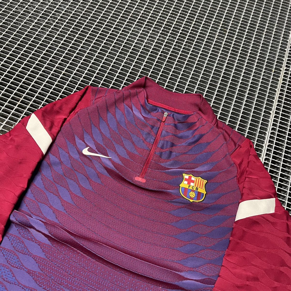 Nike Football Jersey Nike Barcelona Y2K Style Streatwear Size US L / EU 52-54 / 3 - 6 Thumbnail
