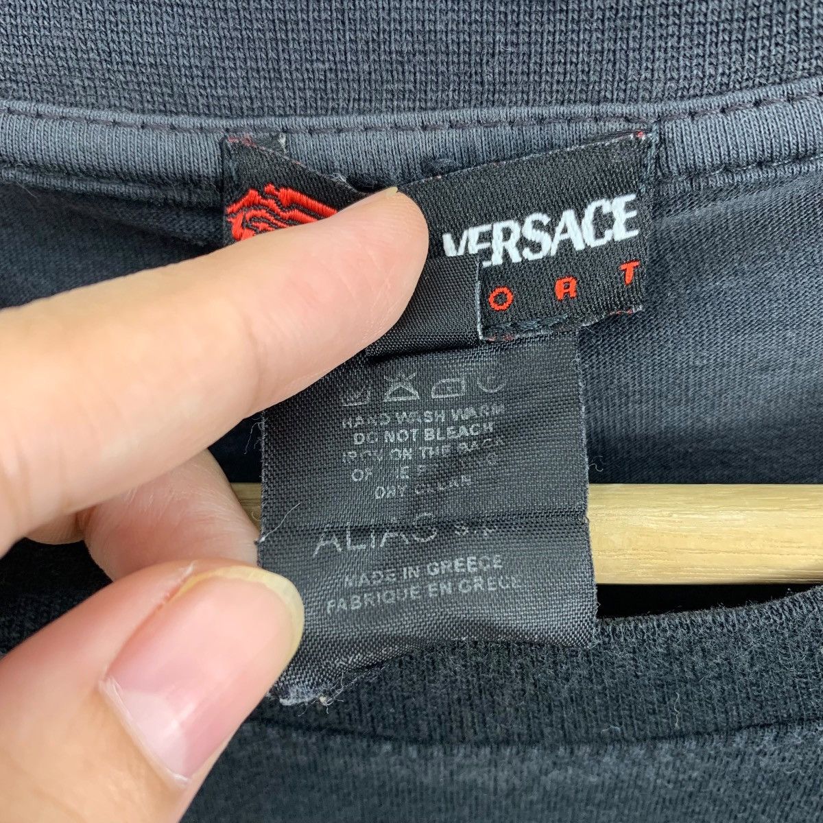 Designer × Versace Vintage VERSACE SPORT small logo simple design tee Size US XL / EU 56 / 4 - 10 Thumbnail