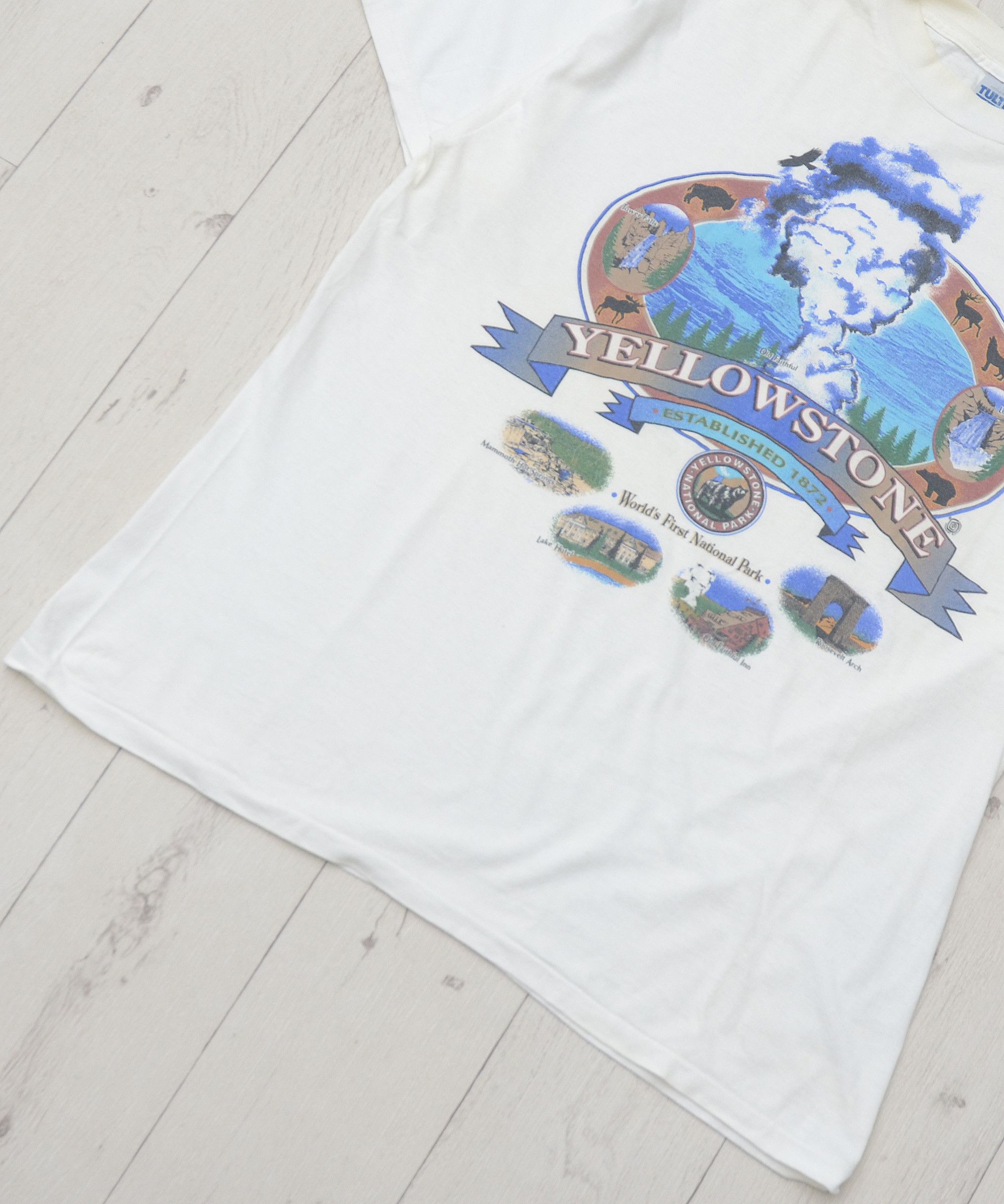 Vintage Vintage 90's Yellowstone National Park Graphic Tee T-shirt Size US L / EU 52-54 / 3 - 3 Thumbnail