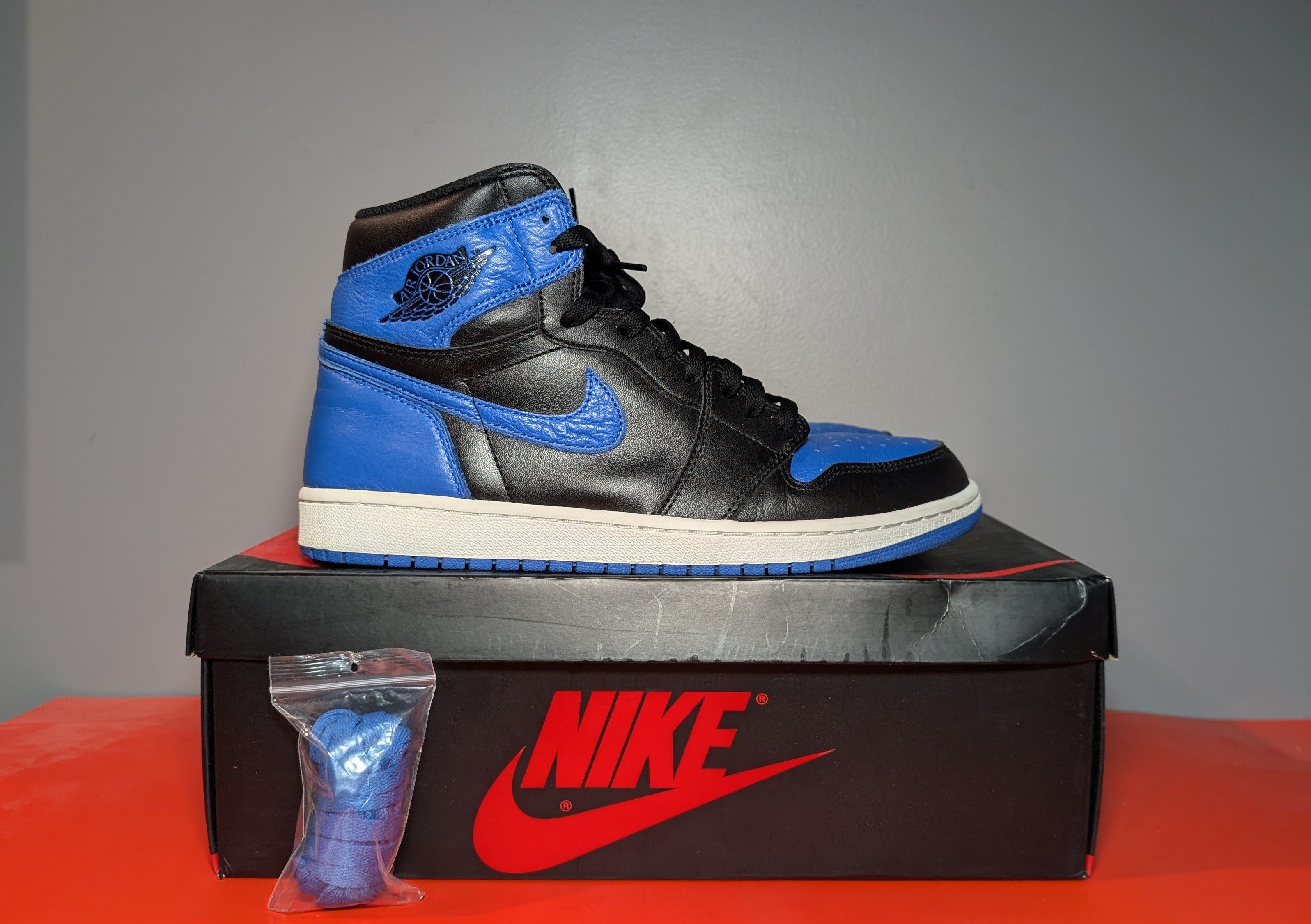 Jordan Brand Size 10 - Jordan 1 Retro OG High Royal Size US 10 / EU 43 - 1 Thumbnail