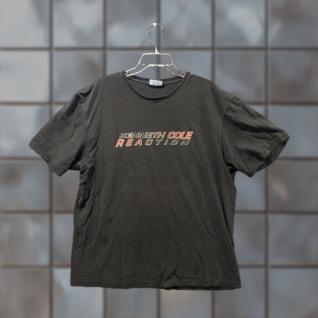 Kenneth Cole VINTAGE Kenneth Cole Reaction Black THRASHED Short Sleeve T-Shirt Men’s 2XL Size US XXL / EU 58 / 5 - 1 Thumbnail