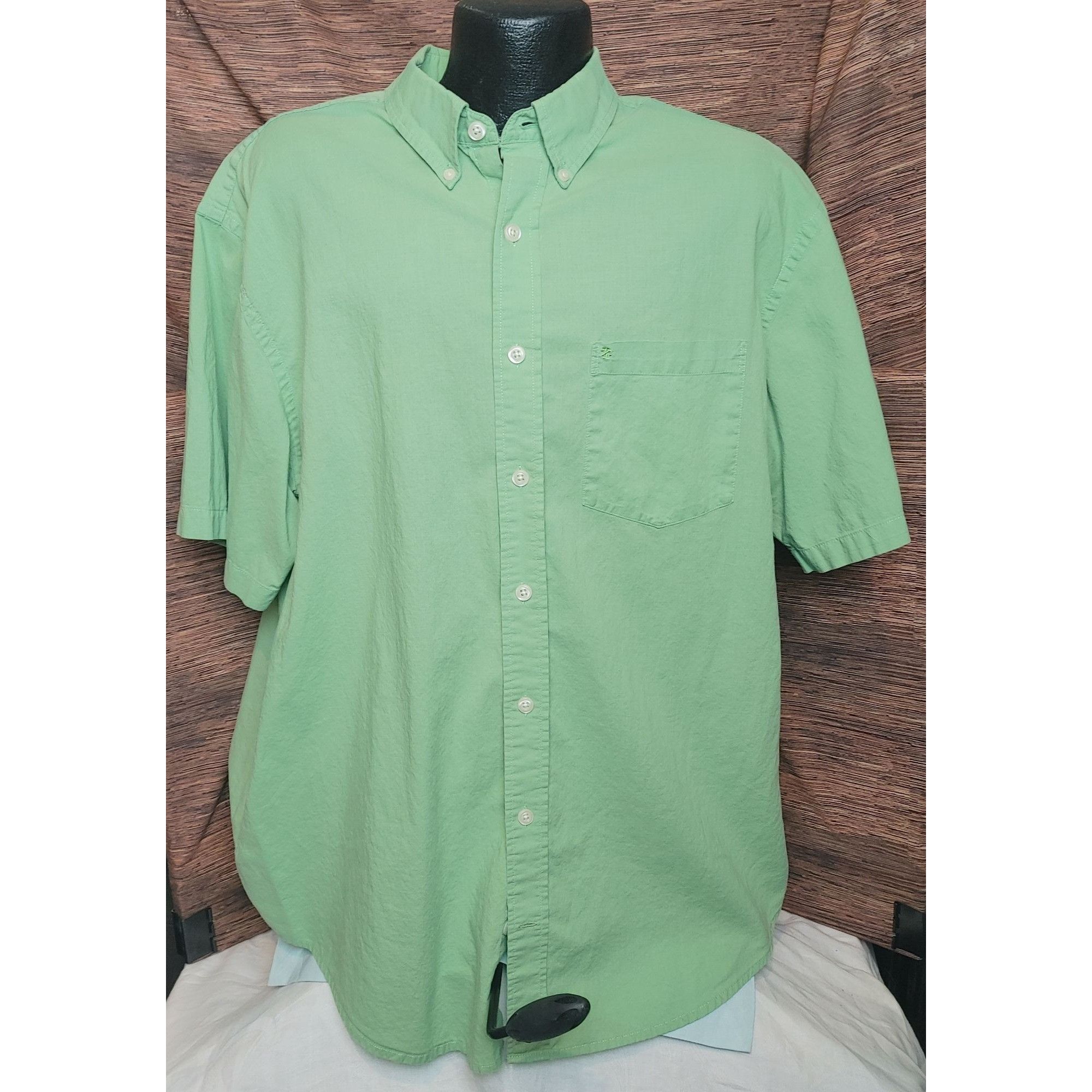 Izod Izod Green Short Sleeve Button-Up Shirt 1XL Size US XL / EU 56 / 4 - 1 Thumbnail