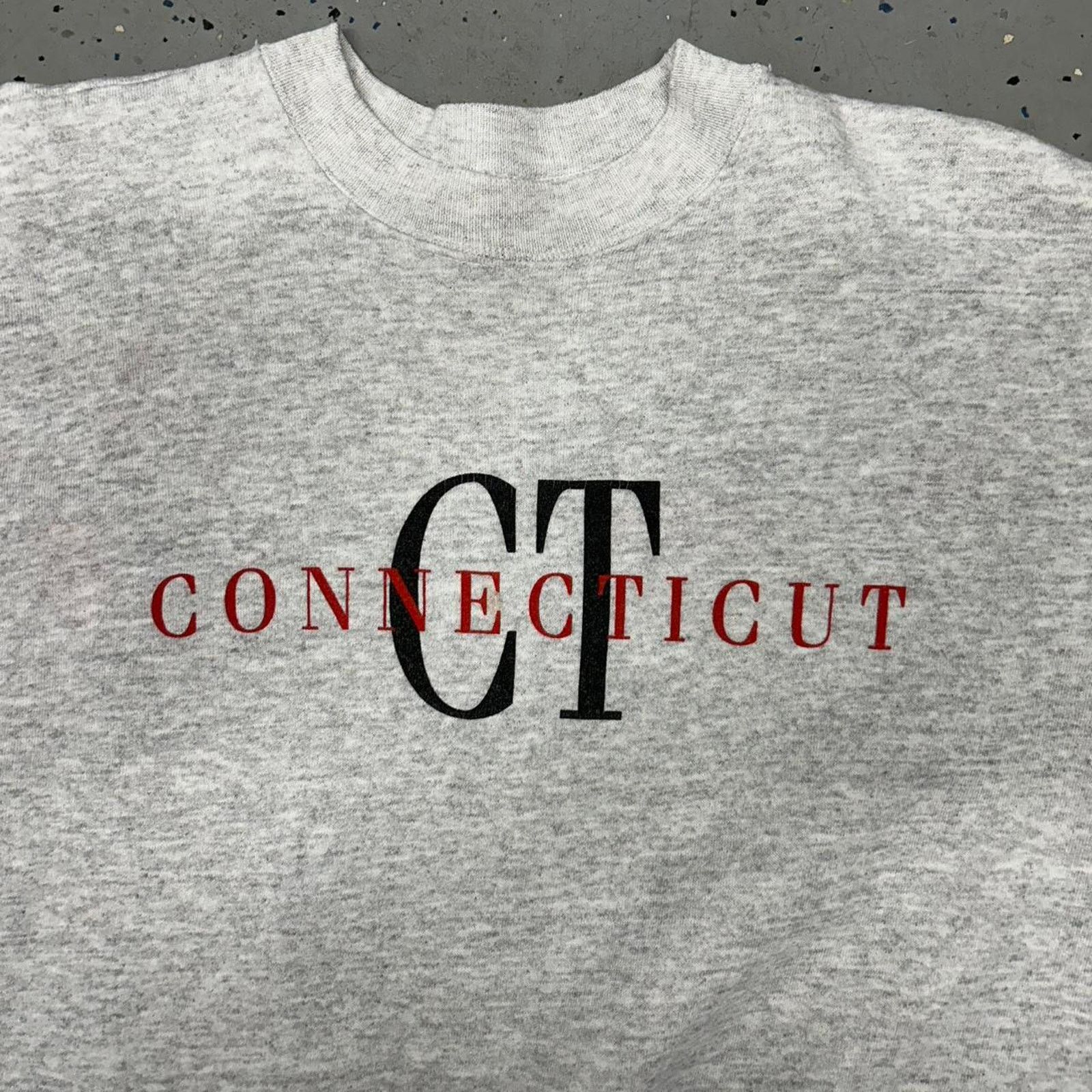 Hanes VTG 90s Connecticut crewneck sweatshirt in grey and red Size US XL / EU 56 / 4 - 2 Thumbnail