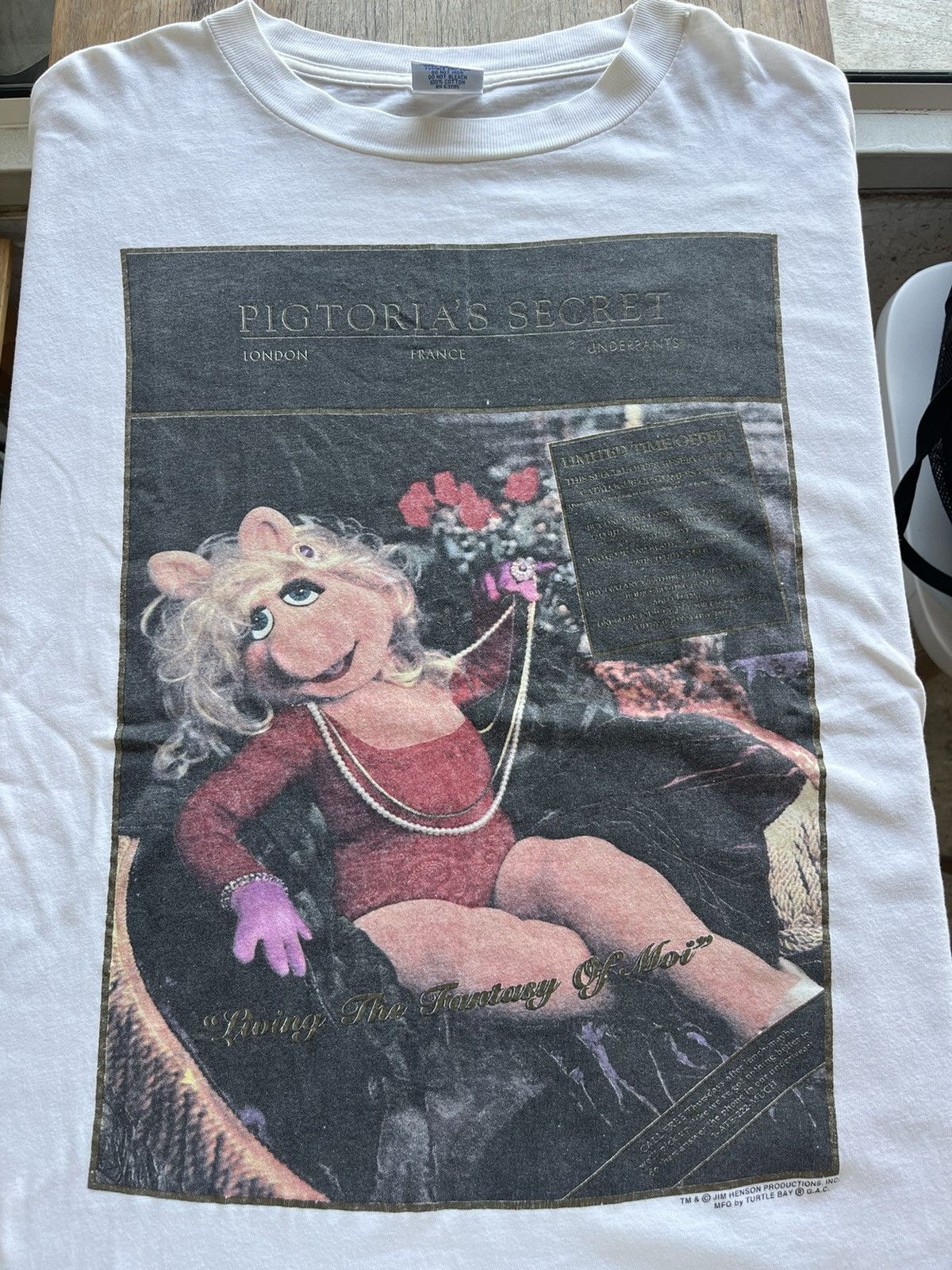Vintage Vintage PIGTORIA’S SECRET 90’s parody by Jim Henson Tshirt Size US XL / EU 56 / 4 - 3 Thumbnail