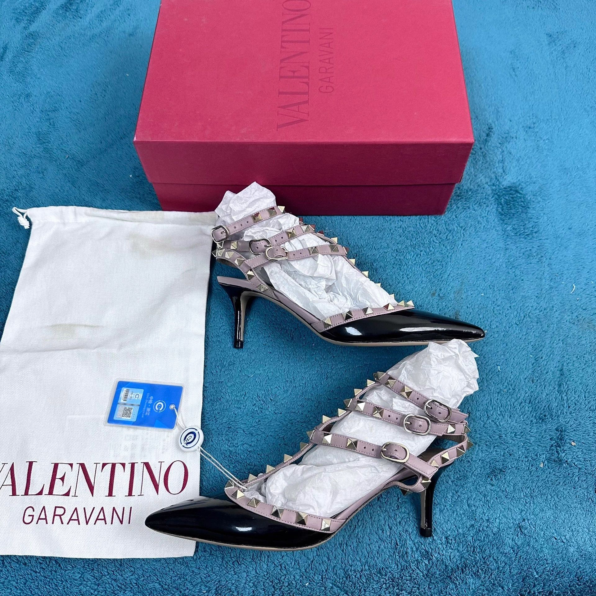 Valentino Valentino Rockstud Patent Pointed 3 Studs Pumps 37.5 Black Size US 6.5 / IT 36.5 - 2 Thumbnail