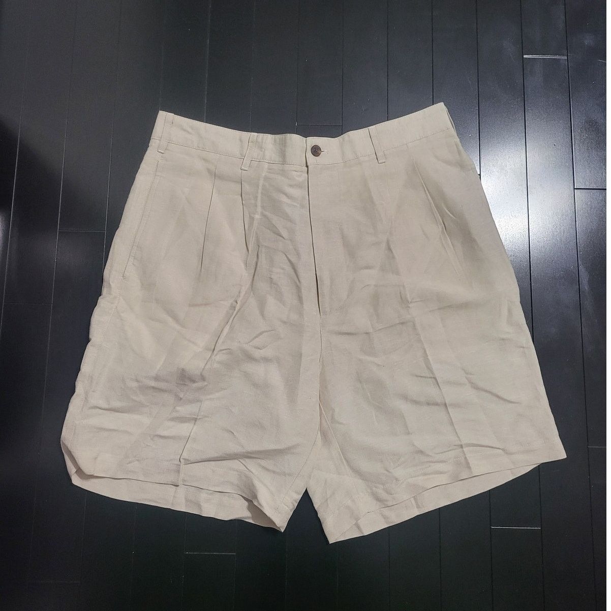 Oleg Cassini Oleg Cassini Men's Tan Pleated Linen Blend Shorts - 36 Size US 36 / EU 52 - 1 Thumbnail