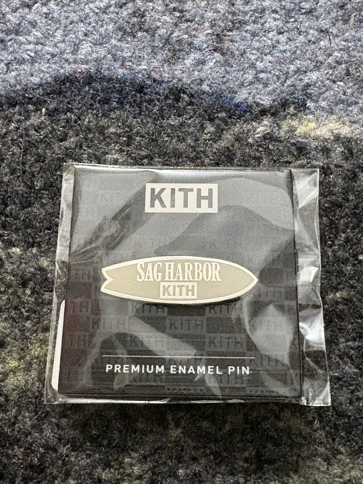 Kith Kith Sag Harbor Surfboard Pin Size ONE SIZE - 1 Thumbnail