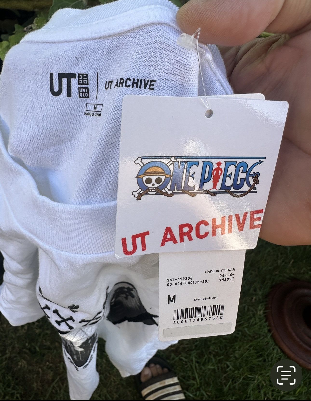 Uniqlo Uniqlo UT Shirt One Piece Luffy Zoro Usopp Sanji Men's M Size US M / EU 48-50 / 2 - 4 Thumbnail
