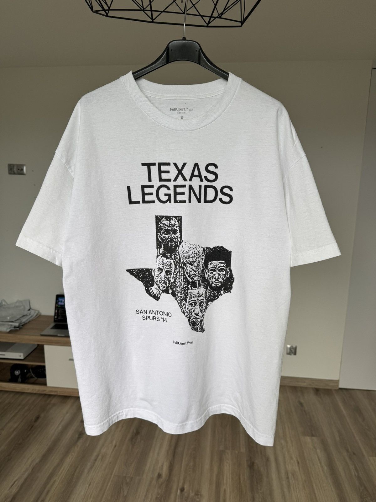 NBA × Vintage FULL COURT PRESS TEXAS LEGENDS SAN ANTONIO SPURS GRAPHIC TEE Size US XL / EU 56 / 4 - 14 Thumbnail