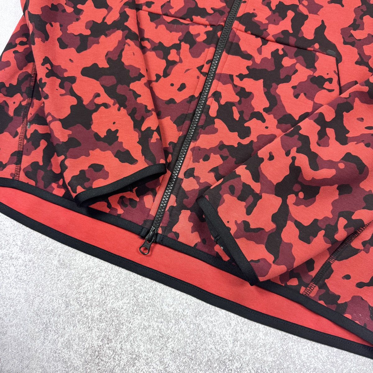Nike Men’s Nike Tech Fleece Red Camo Hoodie Size L - CJ5975 603 Size US L / EU 52-54 / 3 - 9 Thumbnail