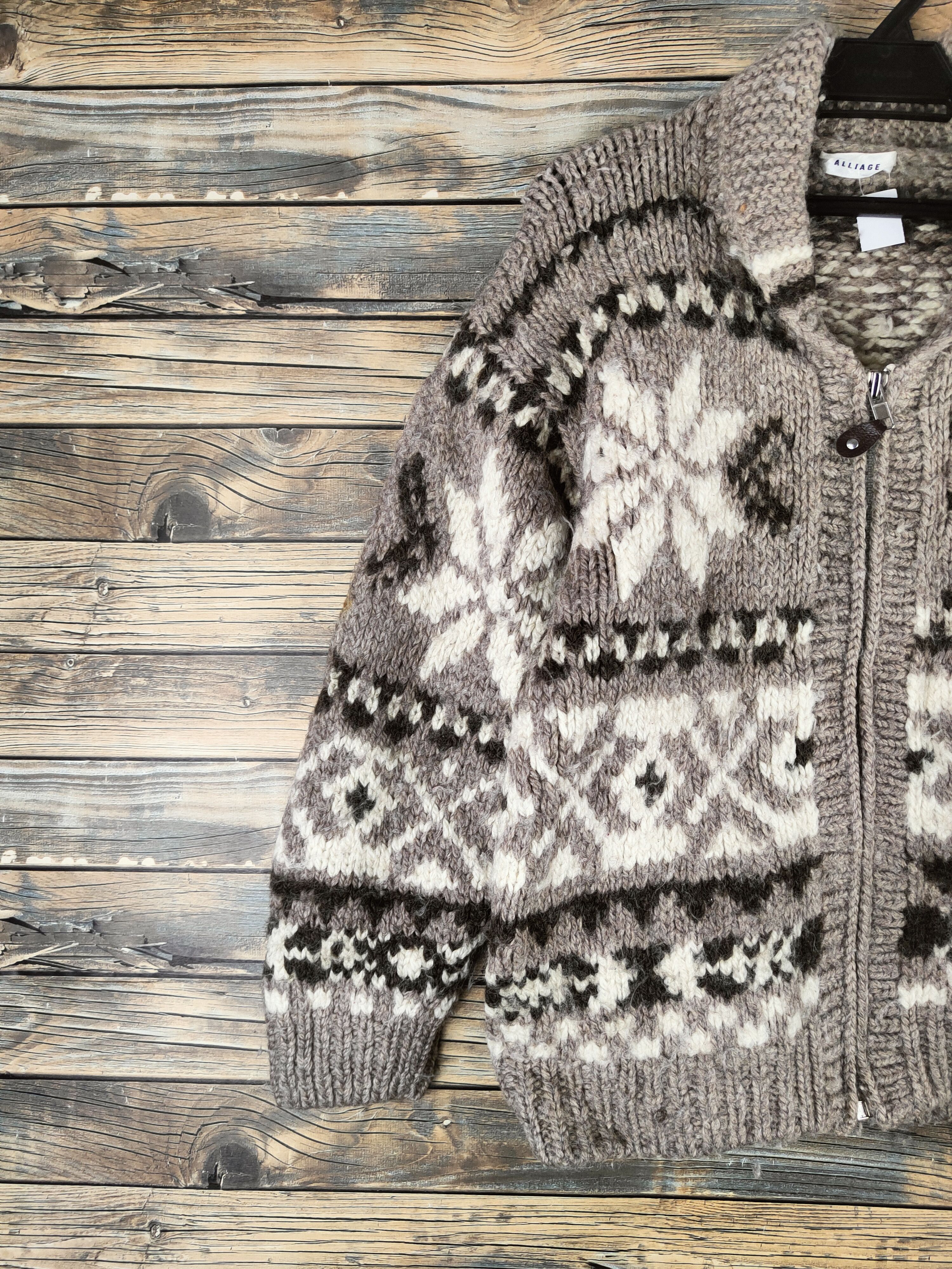 Handmade Dl Alliage Light Brown Knitwear Sweaters #46-603 Size US S / EU 44-46 / 1 - 3 Thumbnail