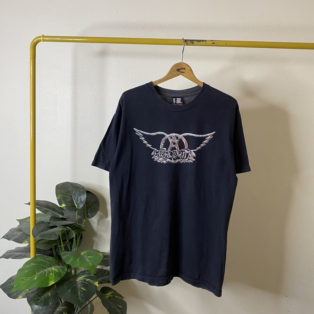 Aerosmith Vintage 90s Aerosmith Metal Logo Band T Shirt Giant Tag Size US L / EU 52-54 / 3 - 1 Thumbnail