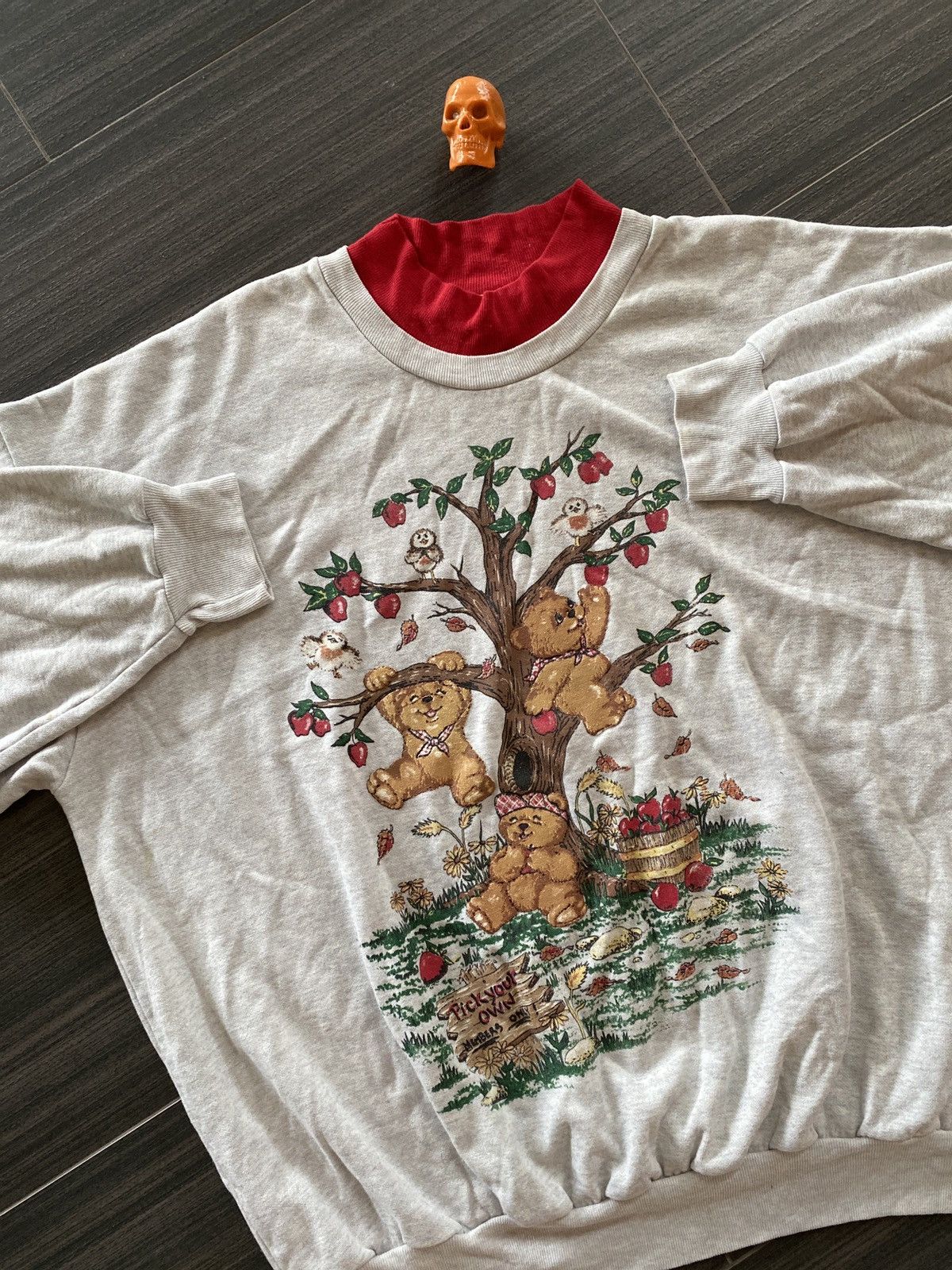 Vintage 90s teddy bear apple art sweatshirt sz XXL Size US XXL / EU 58 / 5 - 1 Thumbnail