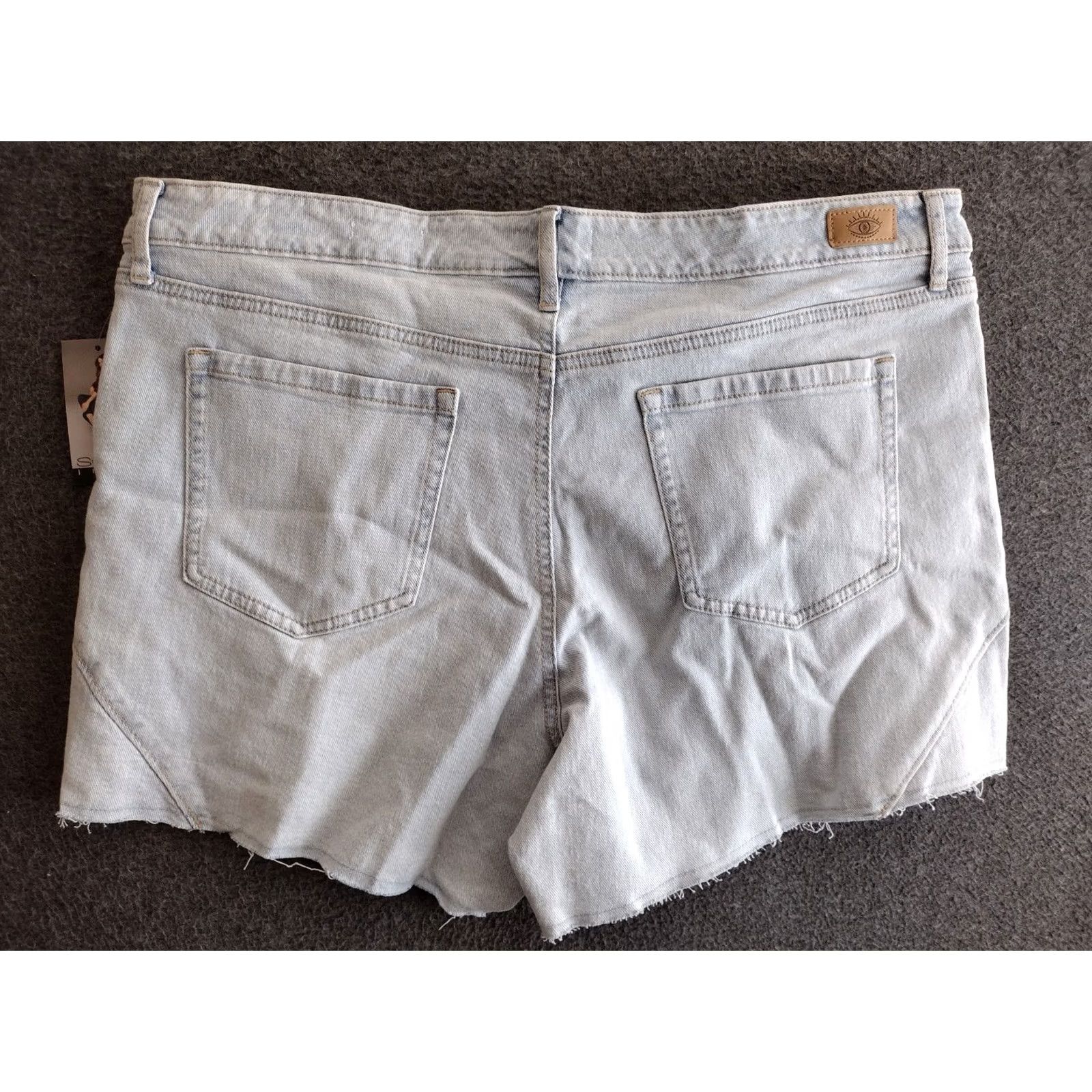 Vintage Sofia Vergara Jeans Lila Mid Rise Hi-Low Hem Light Wash Denim Shorts 18 Womens Plus Size Blue Pants Short Size 40" / US 18 - 2 Thumbnail
