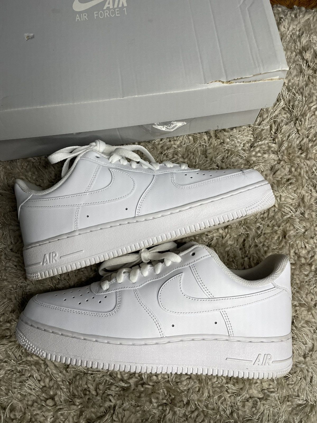 Nike Nike Air Force 1 Triple White Size US 9 / EU 42 - 2 Thumbnail
