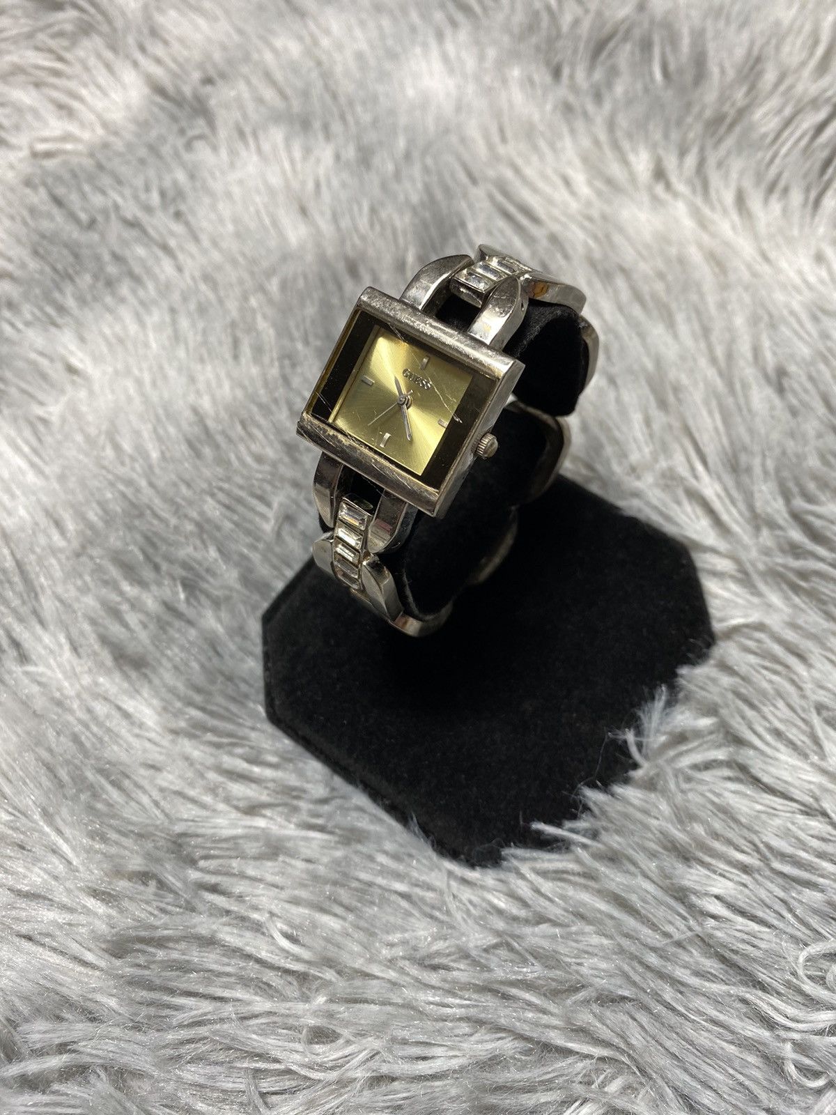 Guess × Japanese Brand × Vintage Golden Radiance Guess Watch | Japanese Brand Size ONE SIZE - 4 Thumbnail