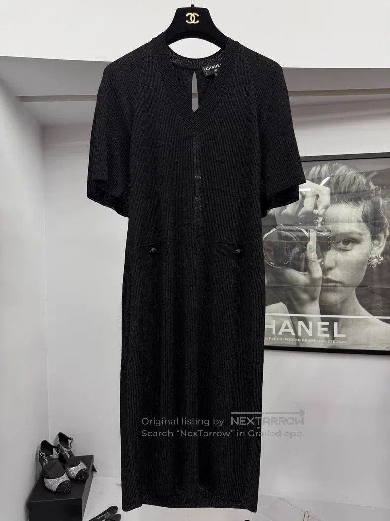 Chanel Chanel Black V-neck knitted dress Size XS / US 0-2 / IT 36-38 - 1 Thumbnail