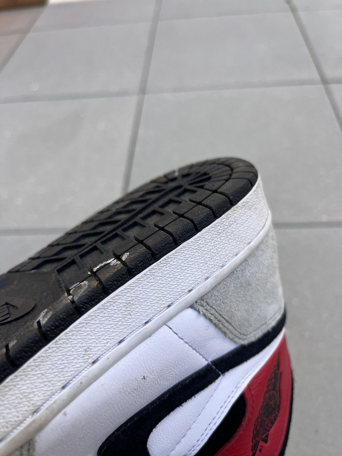 Jordan Brand × Nike Air Jordan 1 Retro High OG "Light Smoke Grey" Size US 9.5 / EU 42-43 - 10 Thumbnail