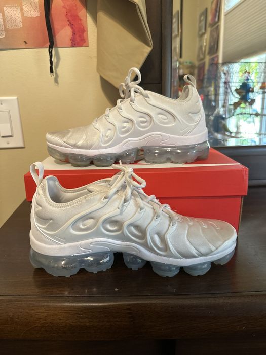 Vapormax plus white outlet size