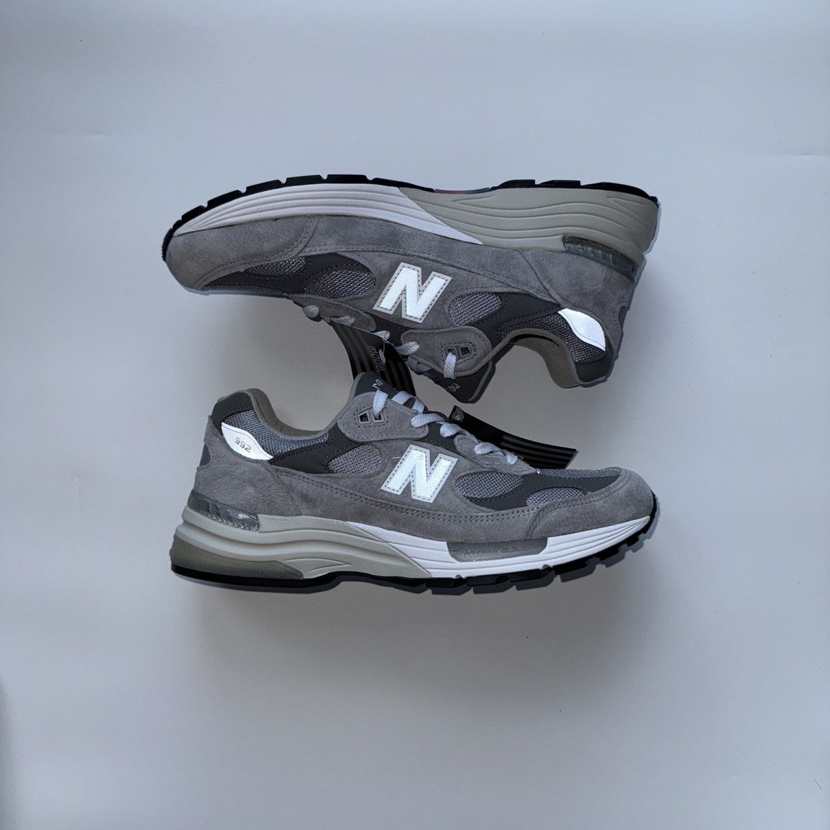 New Balance New Balance 992 MiUSA grey silver metallic sneakers NB Size US 10 / EU 43 - 4 Thumbnail