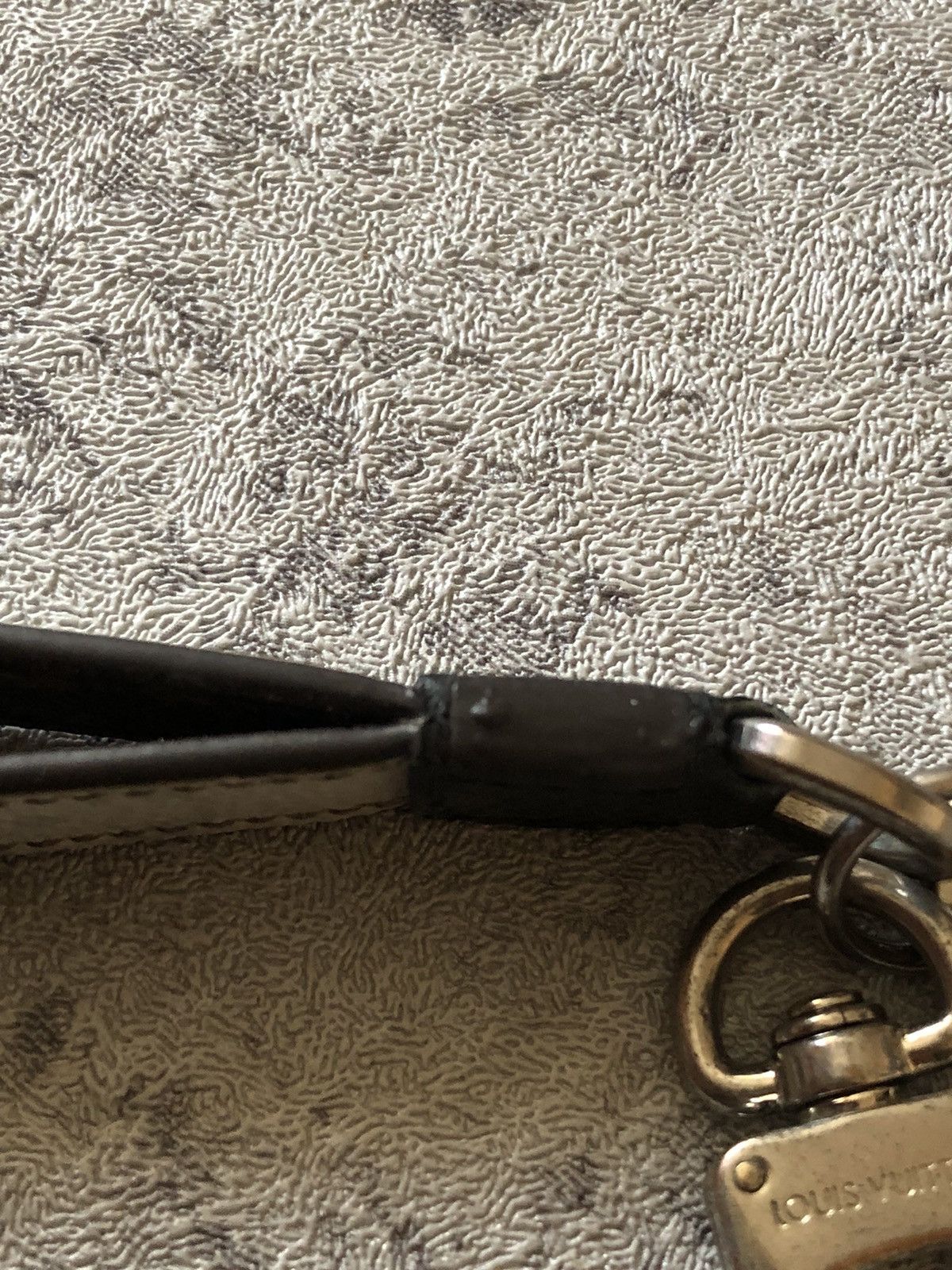 Louis Vuitton RARE LOUIS VUITTON KEY CHAIN Size ONE SIZE - 7 Thumbnail