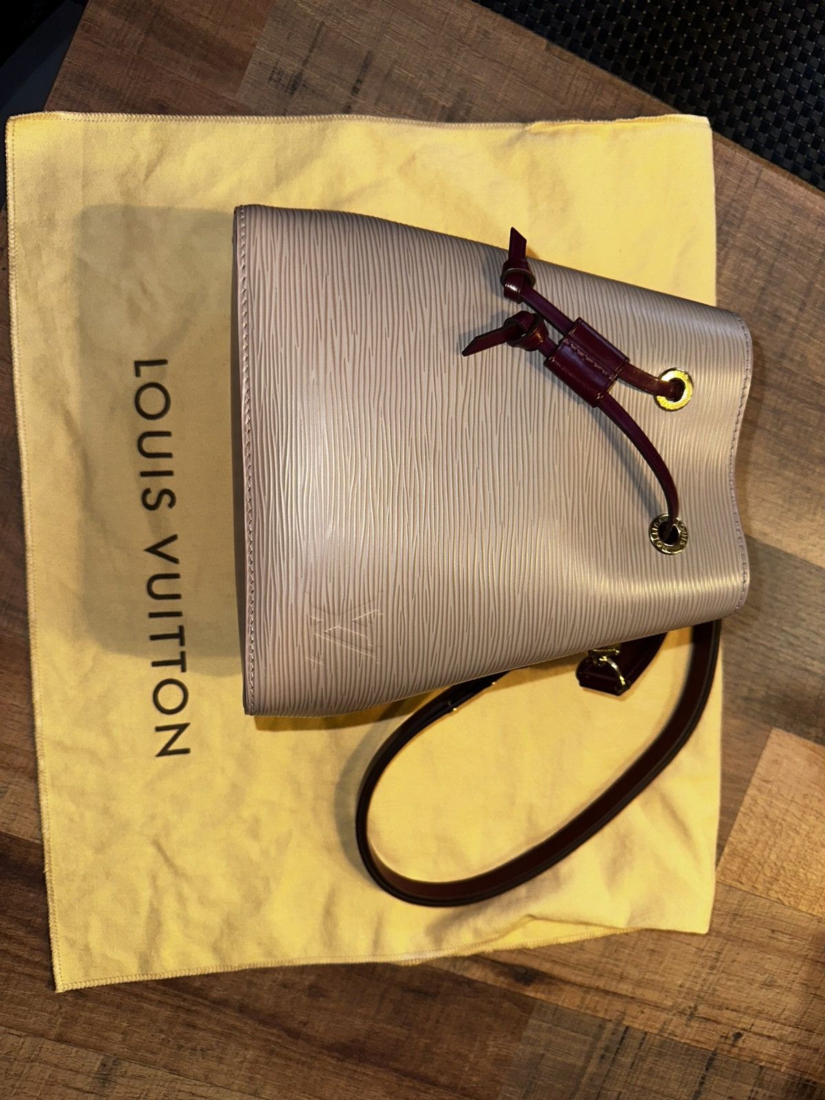 Louis Vuitton NéoNoé BB Louis Vuitton Size ONE SIZE - 1 Thumbnail