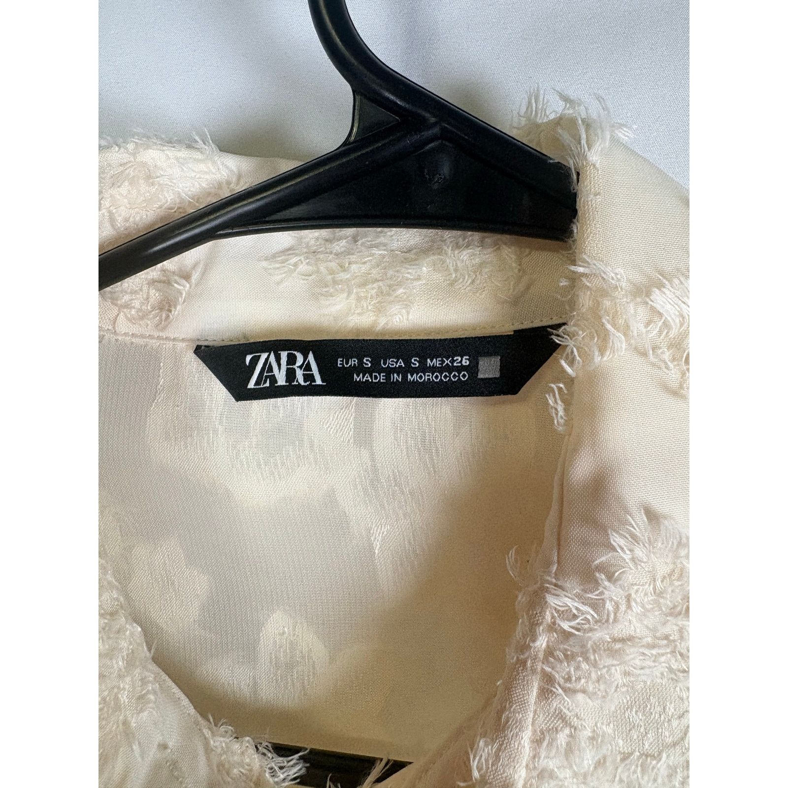 Zara ZARA Textured Floral Lace Blouse Sheer Button Up Cream SZ S Size S / US 4 / IT 40 - 2 Thumbnail