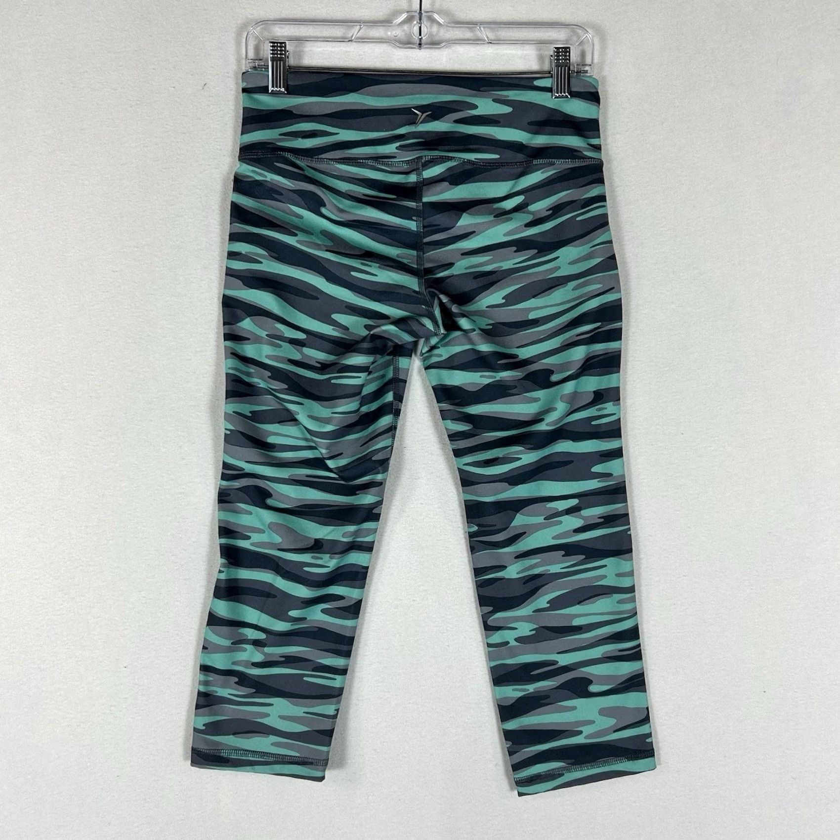 Old Navy Old Navy Capri Leggings Women's Medium Fitted Teal Camouflage Gym Run Go-Dry Activewear Capris Size 32" / US 10 / IT 46 - 6 Thumbnail