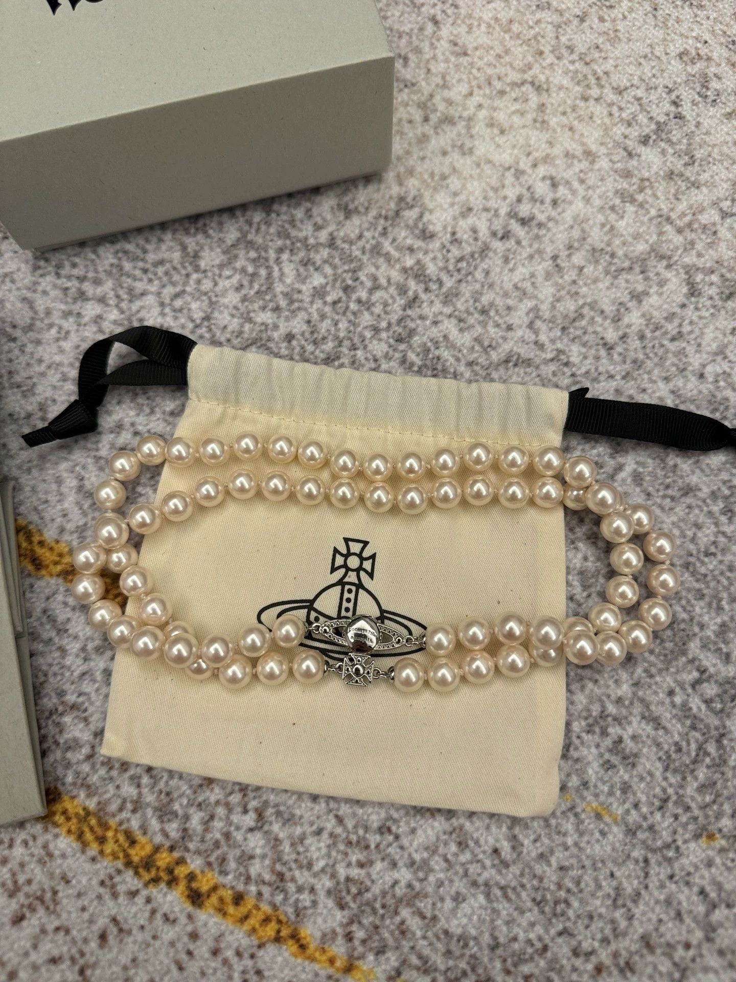 Vivienne Westwood Vivienne Westwood Women's Double Pearl Magnetic Necklace Size ONE SIZE - 3 Thumbnail