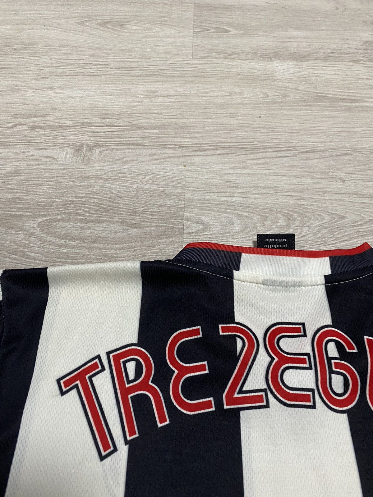 Vintage Vintage Jersry Juventus David Trezeguet #17 size M officiall Size US S / EU 44-46 / 1 - 4 Thumbnail