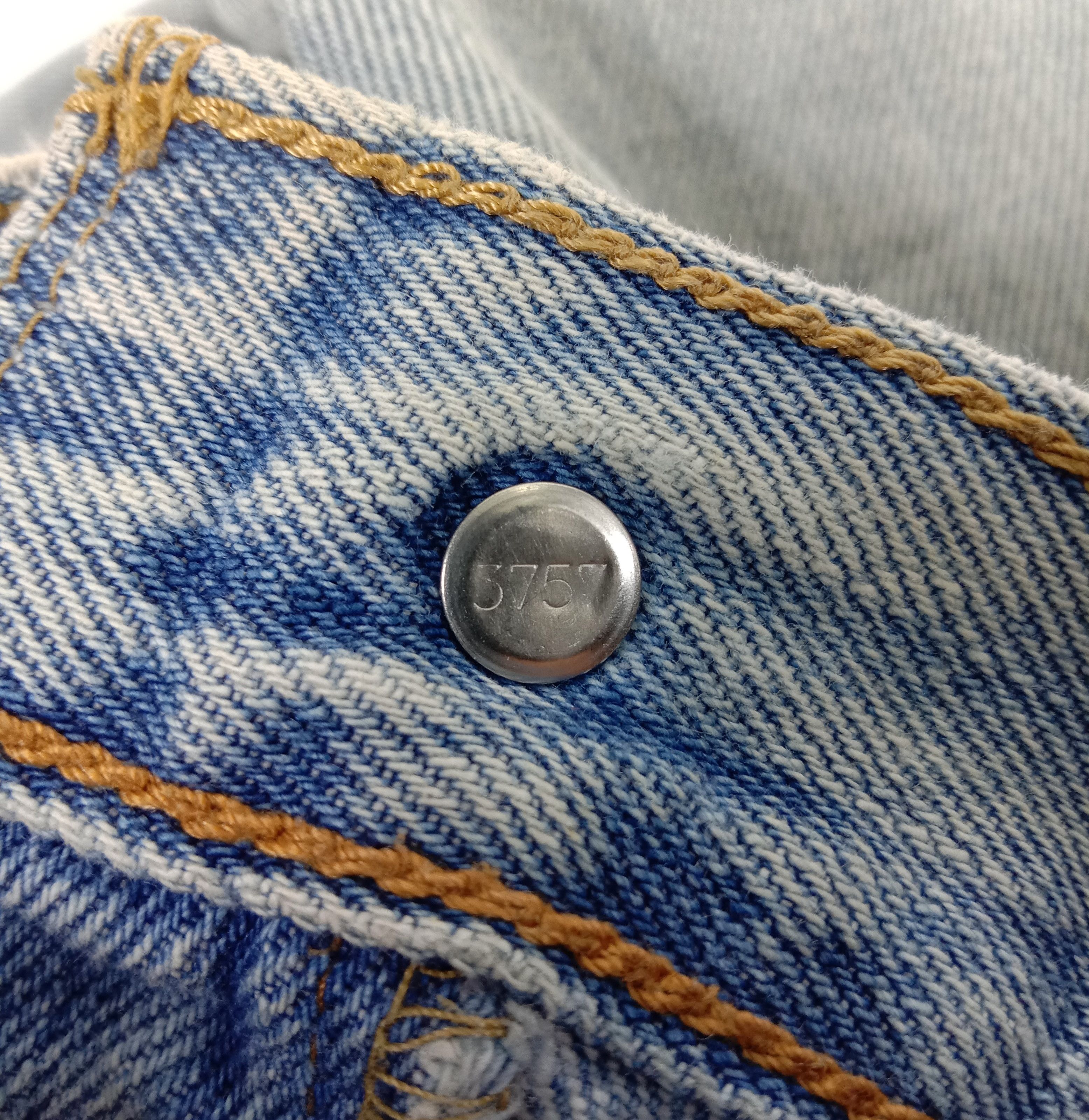 Levi's Vintage Levi's 501 Jeans Light Wash Distressed Denim Size US 31 - 10 Thumbnail