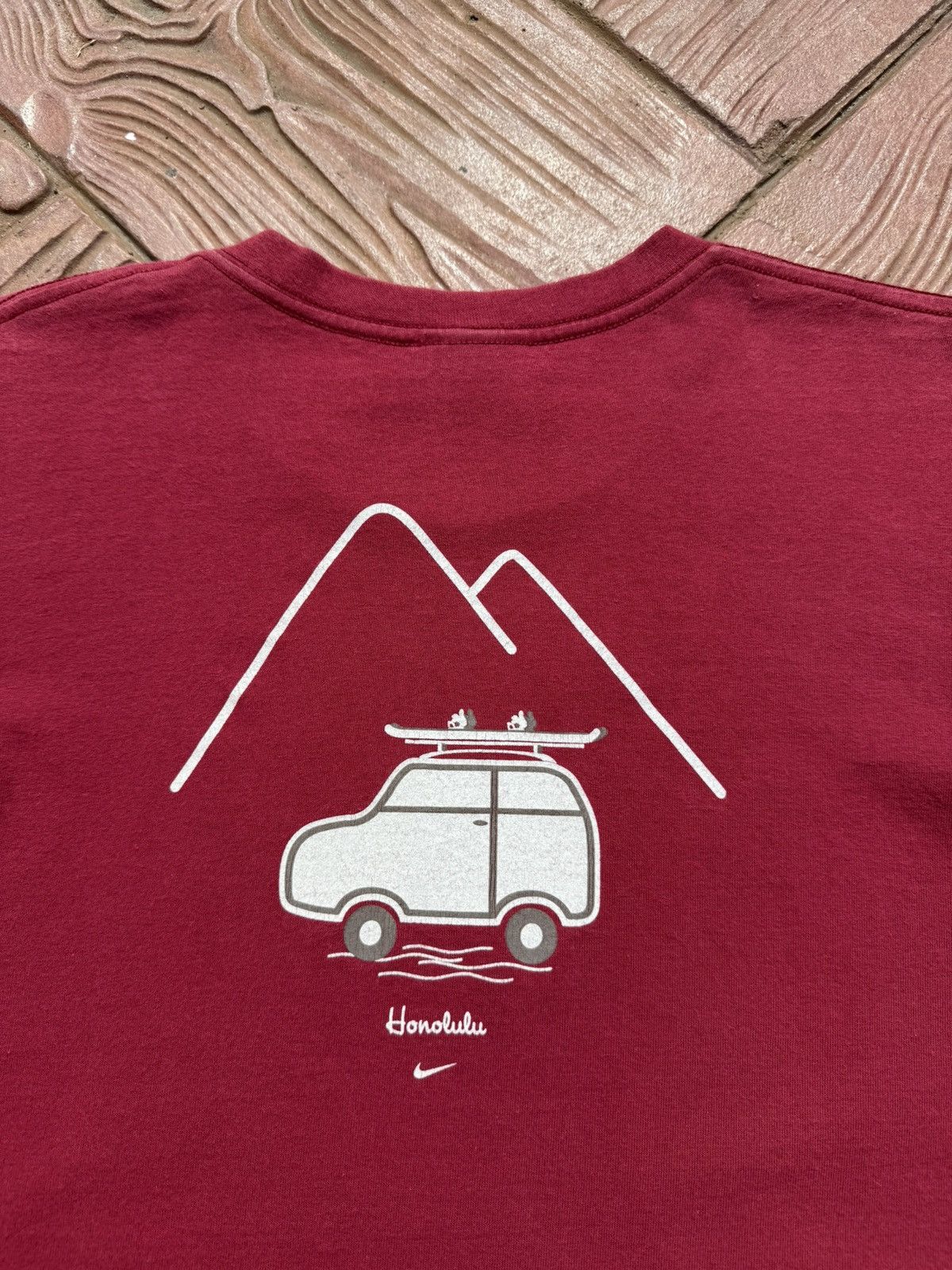 Nike Vintage Y2K Nike "hit the road" Center Swoosh Honolulu Tee Size US M / EU 48-50 / 2 - 4 Thumbnail