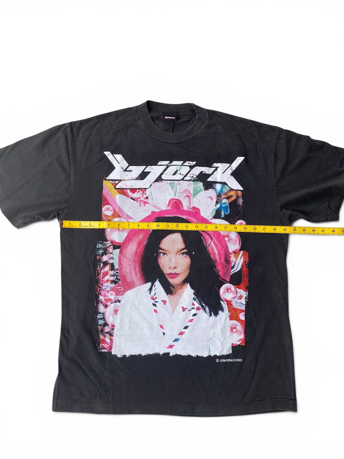Japanese Brand Bootleg Bjork Post Album Singer Tee Size US XL / EU 56 / 4 - 6 Thumbnail