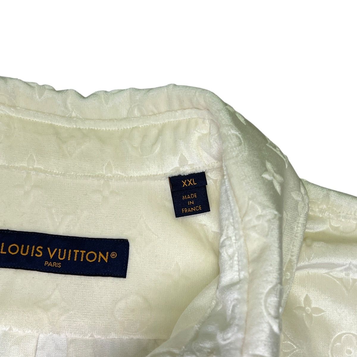Louis Vuitton LOUIS VUITTON 2022AW White Velours Monogram Classic Shirt Size US XL / EU 56 / 4 - 5 Thumbnail