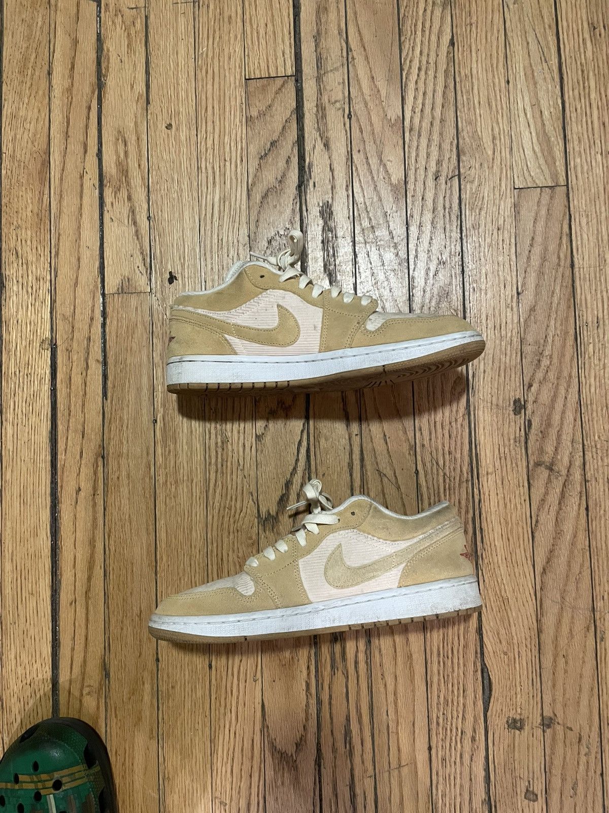 Nike Mans Low Top Jordan 1 Sz 10 Size US 10 / EU 43 - 2 Thumbnail