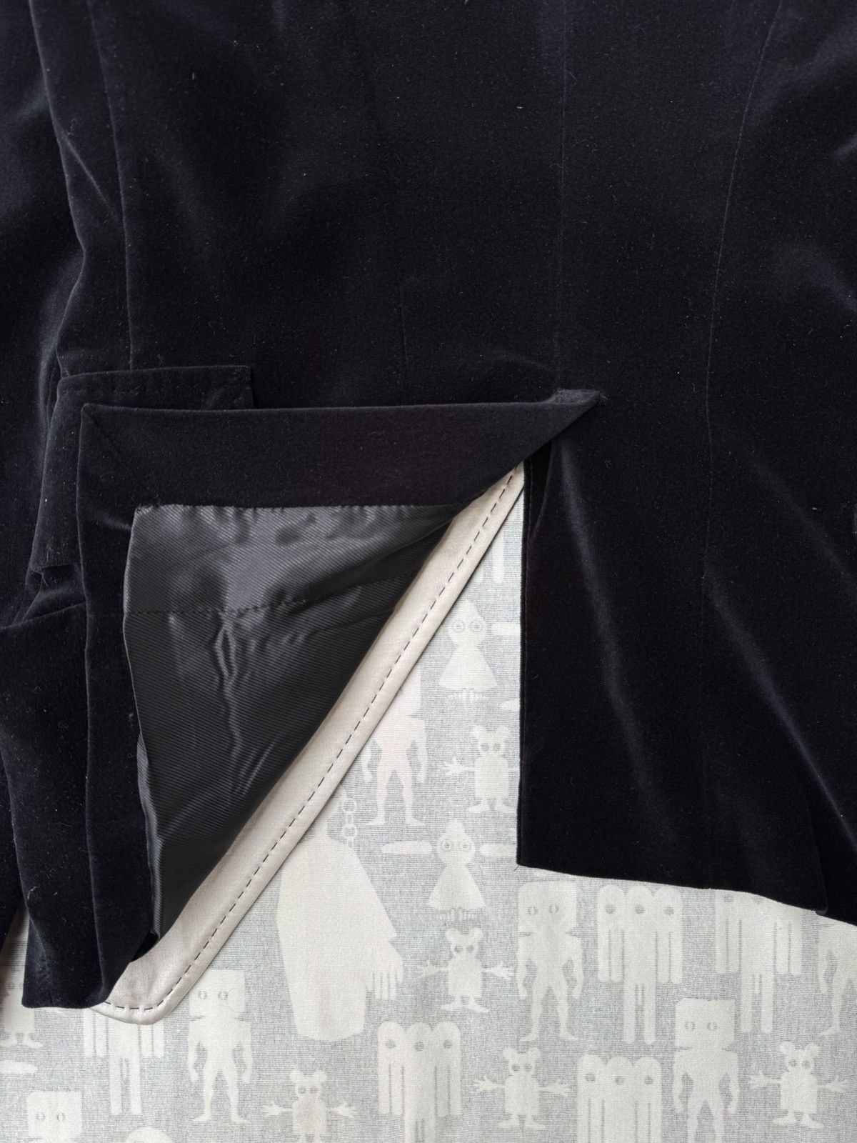 Ann Demeulemeester Ann Demeulemeester AW06 White Trim Velvet Cropped Blazer Size XS / US 0-2 / IT 36-38 - 12 Thumbnail