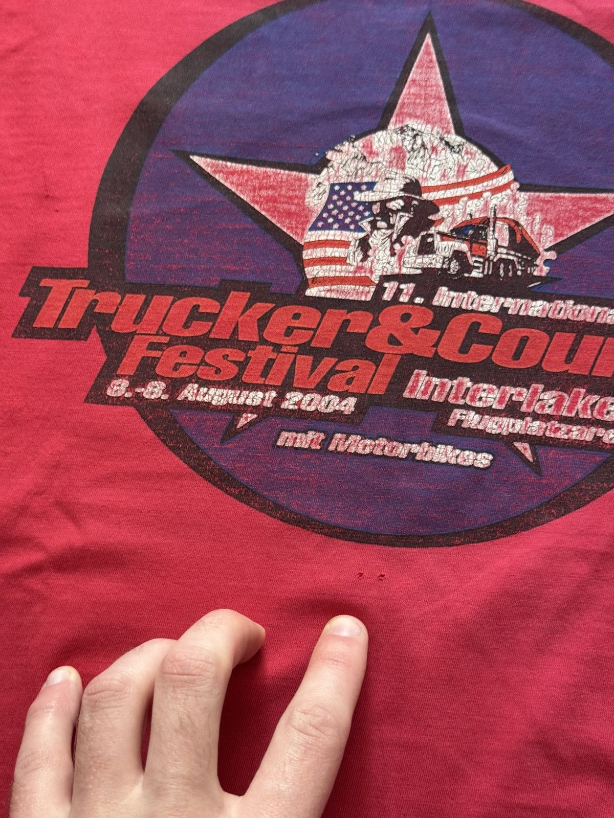 Vintage Vintage 00s Trucker&Country Festival 2004 Distressed T-Shirt Size US L / EU 52-54 / 3 - 5 Thumbnail