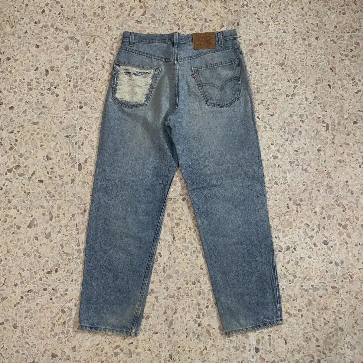 Levi's Levi’s 550 Jeans Ripped Denim Levis Light Wash Pants Size US 32 / EU 48 - 6 Thumbnail