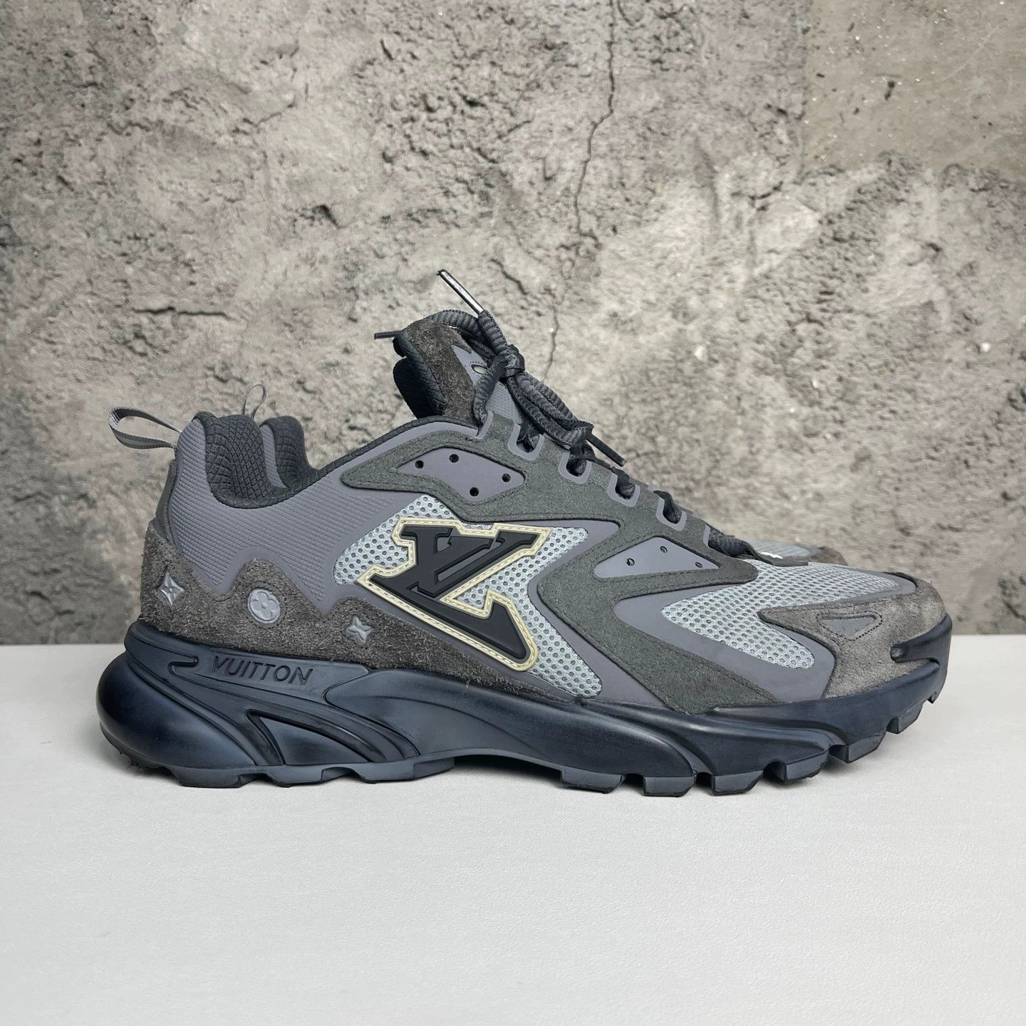 Louis Vuitton LV Runner Tatic Sneakers 9.5 99 new Size US 9.5 / EU 42-43 - 2 Thumbnail