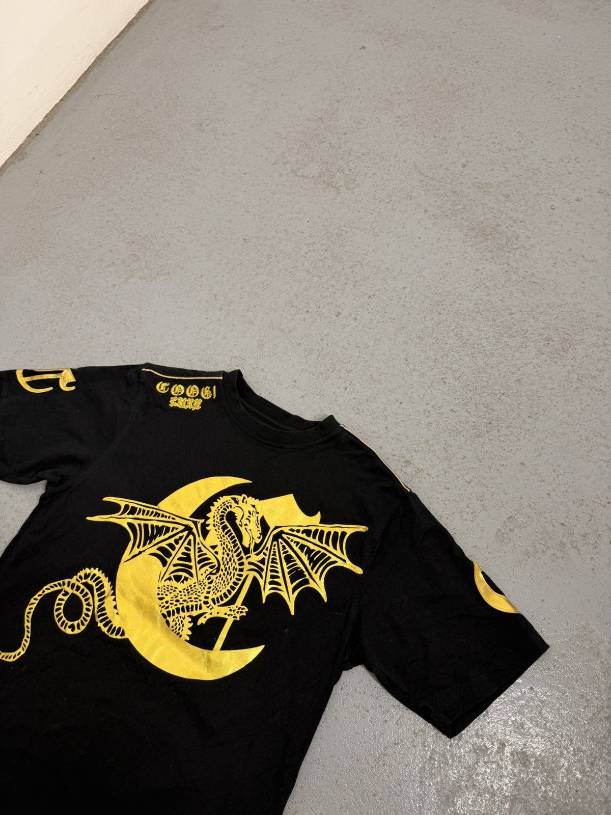 Coogi Vintage 00s Coogi Gold Dragon Thick Blend T-Shirt Size US M / EU 48-50 / 2 - 4 Thumbnail