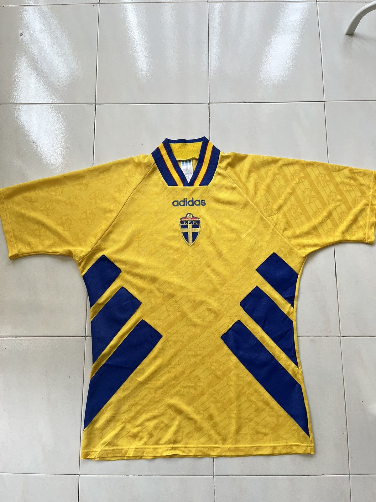 Adidas Sweden 1994/1996 Home ( Golden Generation ) Size US M / EU 48-50 / 2 - 17 Thumbnail