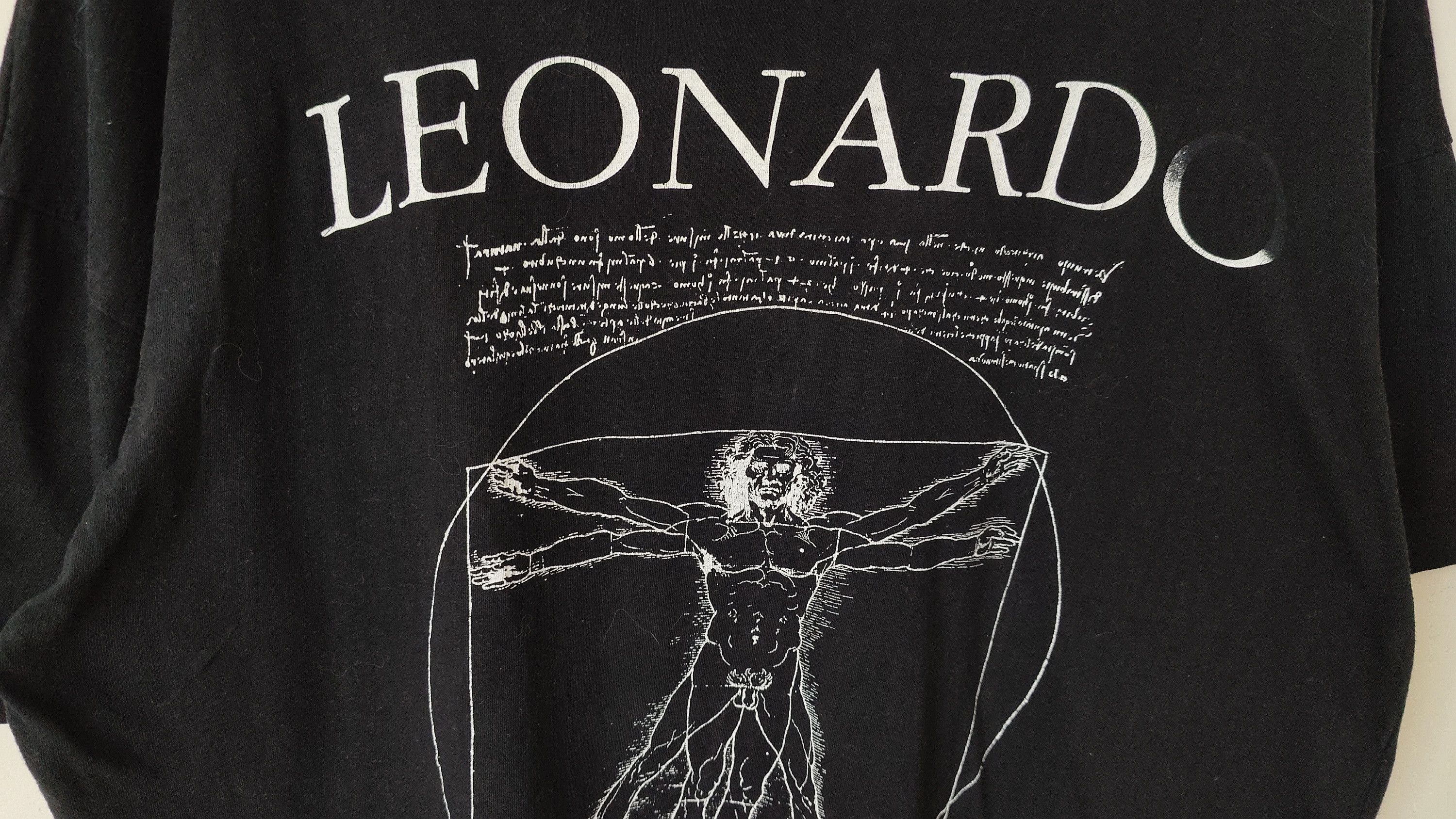 Vintage Vintage 90s Leonardo Da Vinci Vitruvian Man VTG Tshirt Size US L / EU 52-54 / 3 - 2 Thumbnail