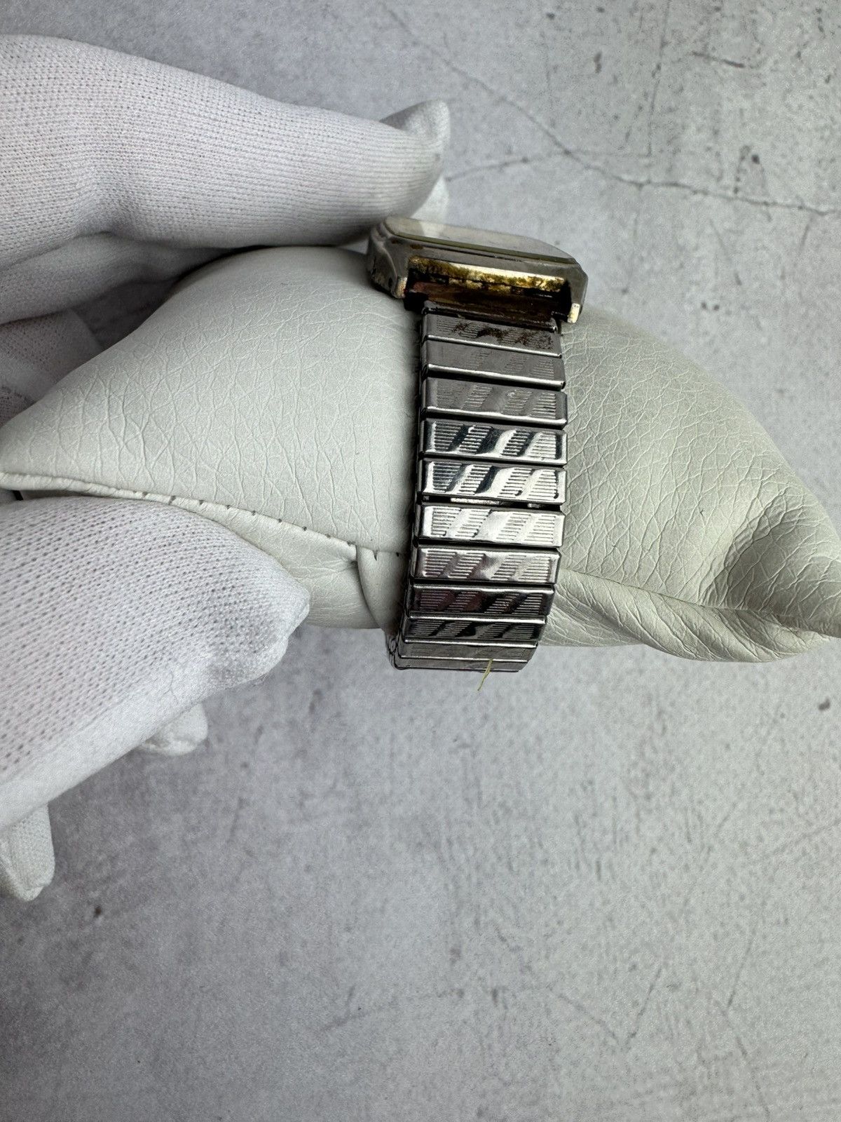 Vintage Q&Q Japanese Style Watch Vintage Size ONE SIZE - 2 Thumbnail
