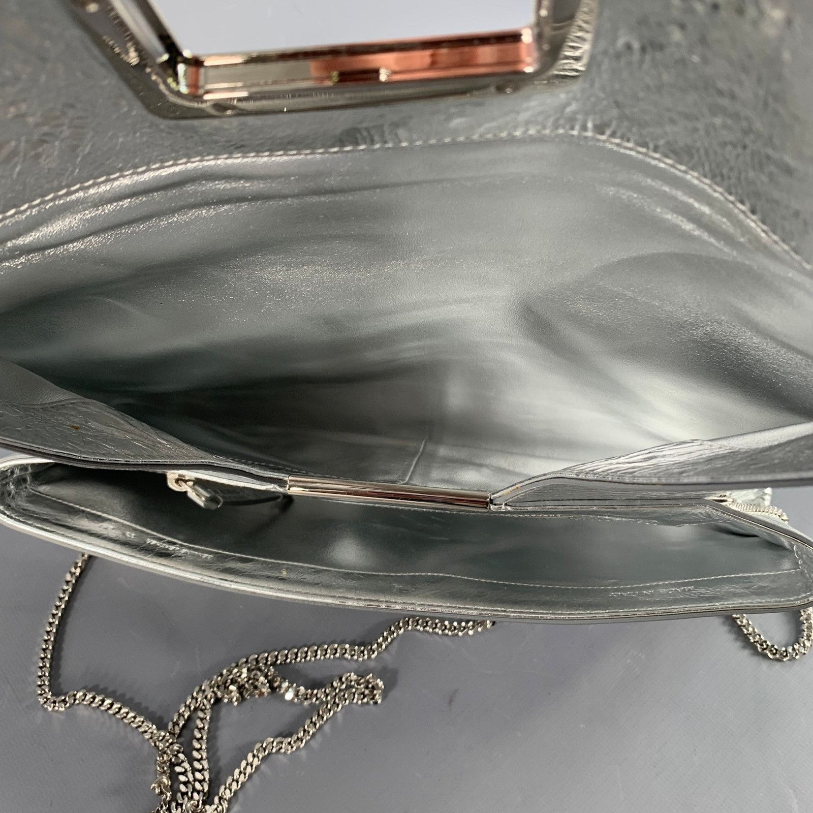 Roger Vivier ROGER VIVIER Metallic Silver Textured Leather Clutch Handbag Size ONE SIZE - 4 Thumbnail