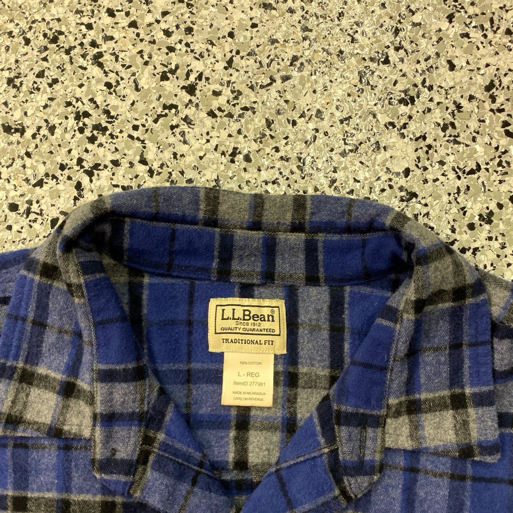 Vintage VINTAGE LL Bean Flannel Button Down Shirt Blue Plaid Mens Large Shirt Regular Mens L Blue Plaid 90s Outdoor Size US L / EU 52-54 / 3 - 2 Thumbnail
