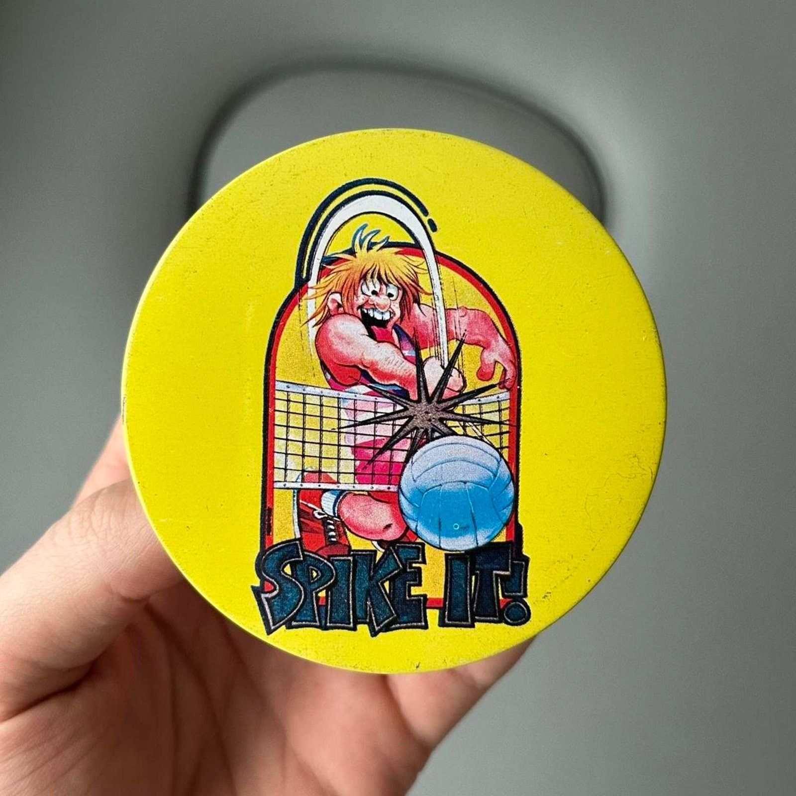 Vintage Vintage 60s 70s Cartoon Big Round Yellow Metal Button Pin Size ONE SIZE - 1 Thumbnail