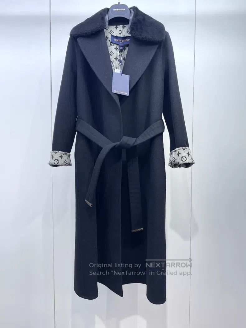 Louis Vuitton Louis Vuitton 24 style black fur collar lace-up coat Size XXS / US 00 / IT 34 - 1 Thumbnail