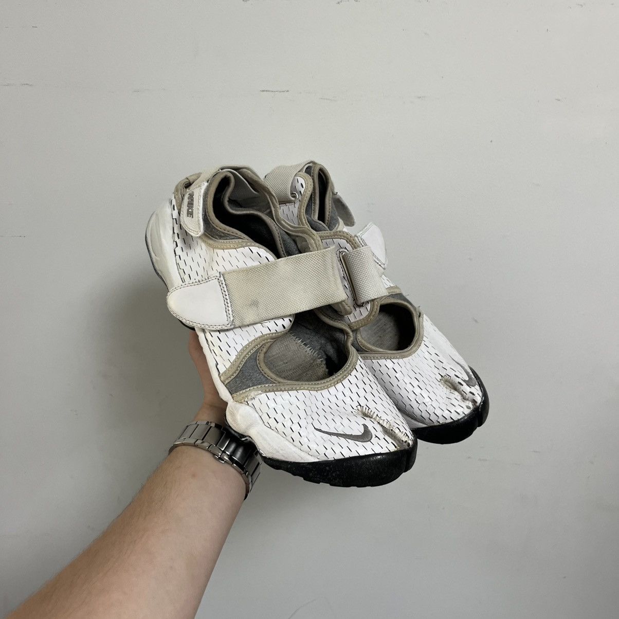 Nike Vintage Nike Rift Y2K Tabi Sneakers Sandals Size US 11 / EU 44 - 3 Thumbnail