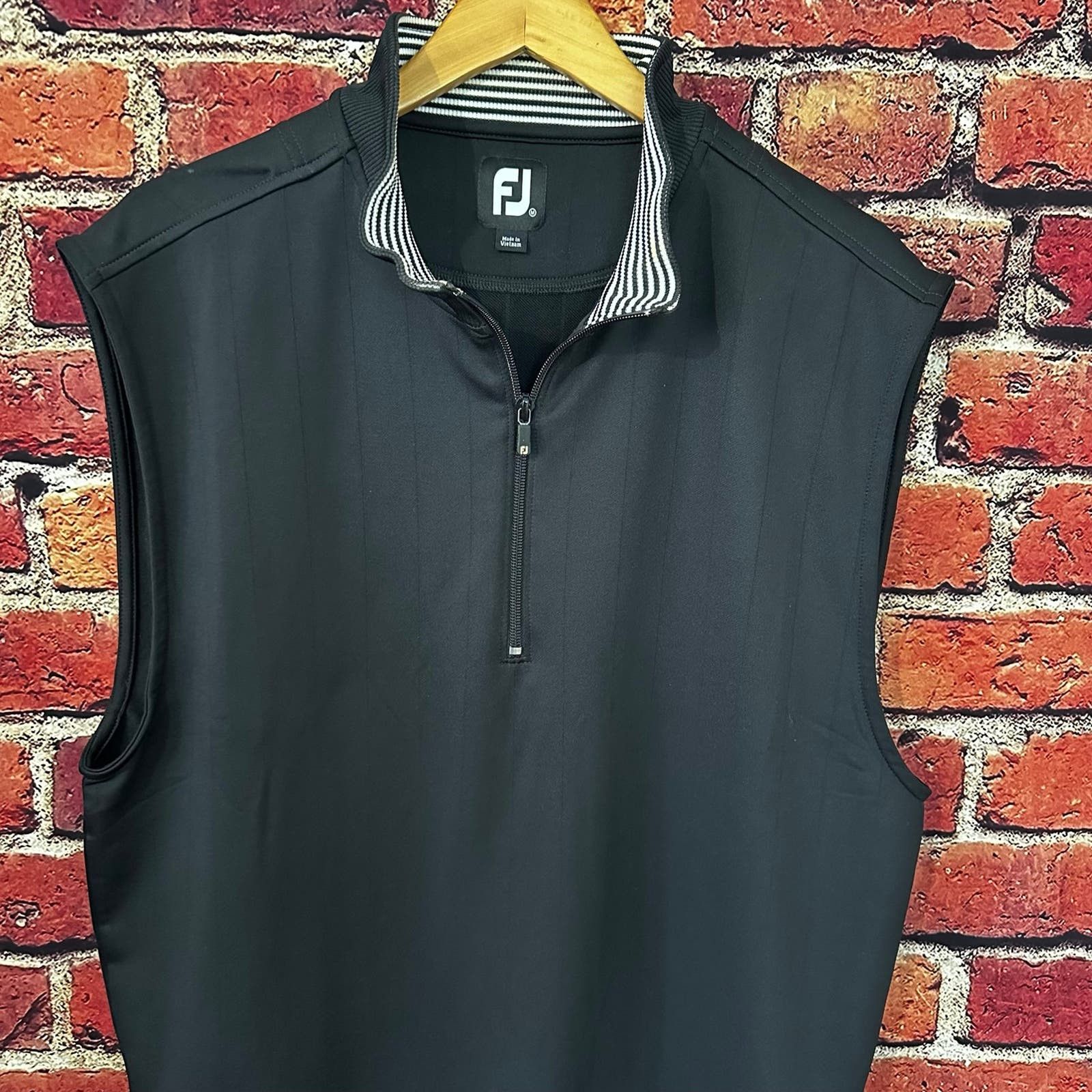 Footjoy Black footjoy vest size medium Size US M / EU 48-50 / 2 - 2 Thumbnail