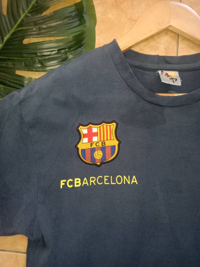 Vintage FC Barcelona Soccer Y2K Messi mes que un club Size US L / EU 52-54 / 3 - 4 Thumbnail